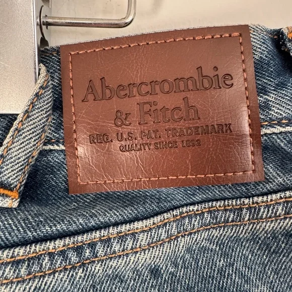 A&F Baggy Jeans - Picture 3 of 4